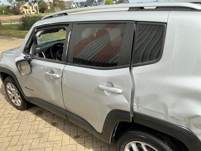 Jeep Renegade 1.4 Multi Air 16V Sloopvoertuig (2017, Metallic, Zilvergrijs)