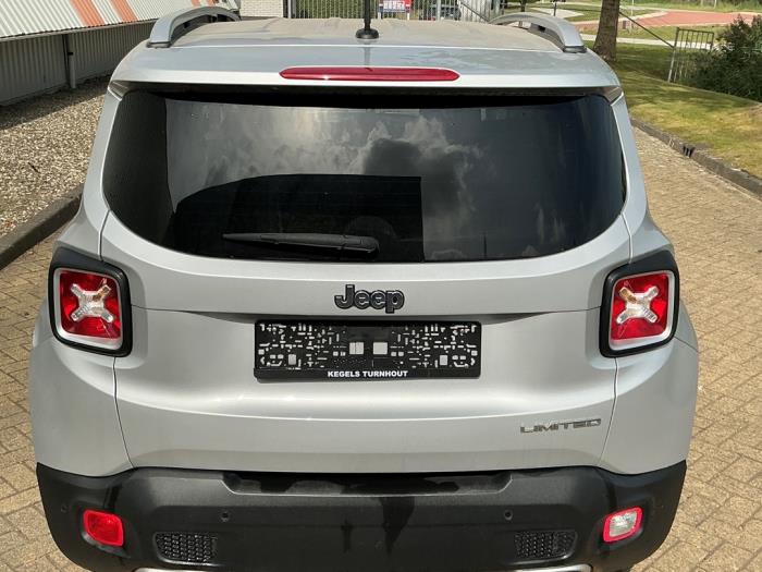 Jeep Renegade 1.4 Multi Air 16V Sloopvoertuig (2017, Metallic, Zilvergrijs)