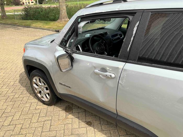 Jeep Renegade 1.4 Multi Air 16V Sloopvoertuig (2017, Metallic, Zilvergrijs)