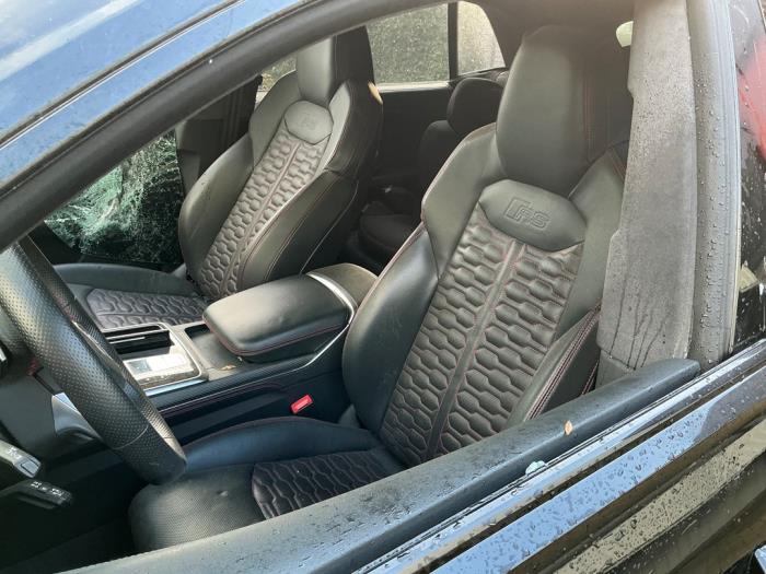 Audi RS Q8 4.0 V8 32V RS TFSI Mild Hybrid Quattro Skrotfordon (2022, ZWART METALLIC ZWART)