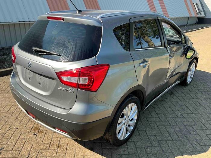 Suzuki SX4 S-Cross 1.0 Booster Jet Turbo 12V Skrotfordon (2018, GRIJS METALLIC GRIJS)