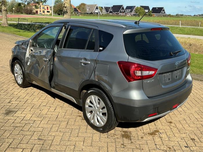 Suzuki SX4 S-Cross 1.0 Booster Jet Turbo 12V Skrotfordon (2018, GRIJS METALLIC GRIJS)
