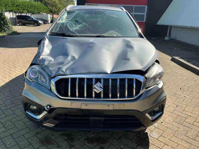 Suzuki SX4 S-Cross 1.0 Booster Jet Turbo 12V Skrotfordon (2018, GRIJS METALLIC GRIJS)
