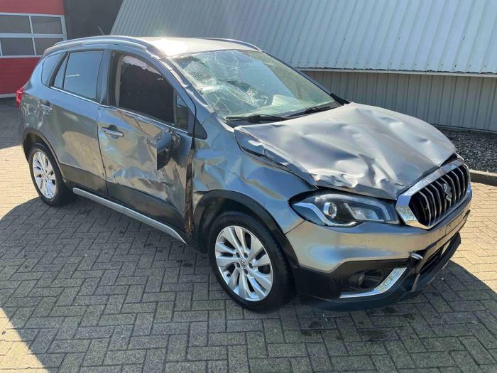 Suzuki SX4 S-Cross 1.0 Booster Jet Turbo 12V Skrotfordon (2018, GRIJS METALLIC GRIJS)