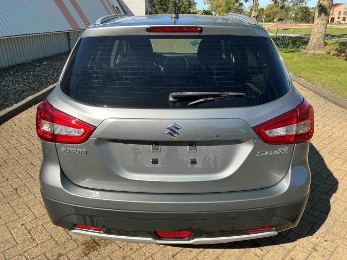Suzuki SX4 S-Cross 1.0 Booster Jet Turbo 12V Skrotfordon (2018, GRIJS METALLIC GRIJS)