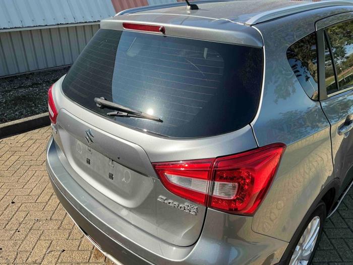 Suzuki SX4 S-Cross 1.0 Booster Jet Turbo 12V Skrotfordon (2018, GRIJS METALLIC GRIJS)