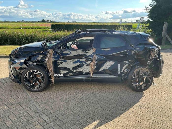 Renault Captur II 1.6 E-Tech 145 Sloopvoertuig (2025, Metallic, Zwart)