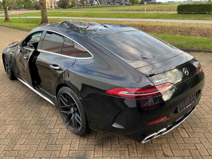 Mercedes AMG GT 4-door coupe 4.0 63 S V8 Turbo 4-Matic+ Skrotfordon (2020, ZWART)