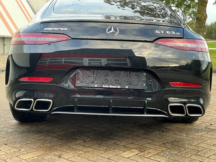 Mercedes AMG GT 4-door coupe 4.0 63 S V8 Turbo 4-Matic+ Skrotfordon (2020, ZWART)