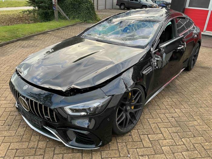 Mercedes AMG GT 4-door coupe 4.0 63 S V8 Turbo 4-Matic+ Skrotfordon (2020, ZWART)