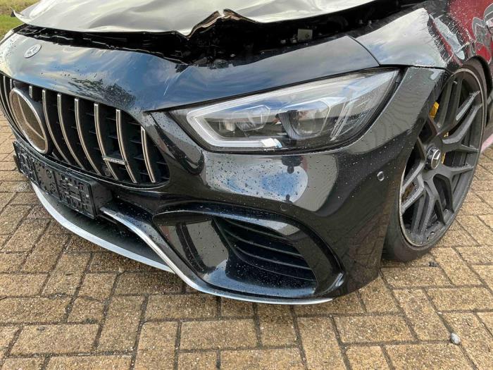 Mercedes AMG GT 4-door coupe 4.0 63 S V8 Turbo 4-Matic+ Skrotfordon (2020, ZWART)