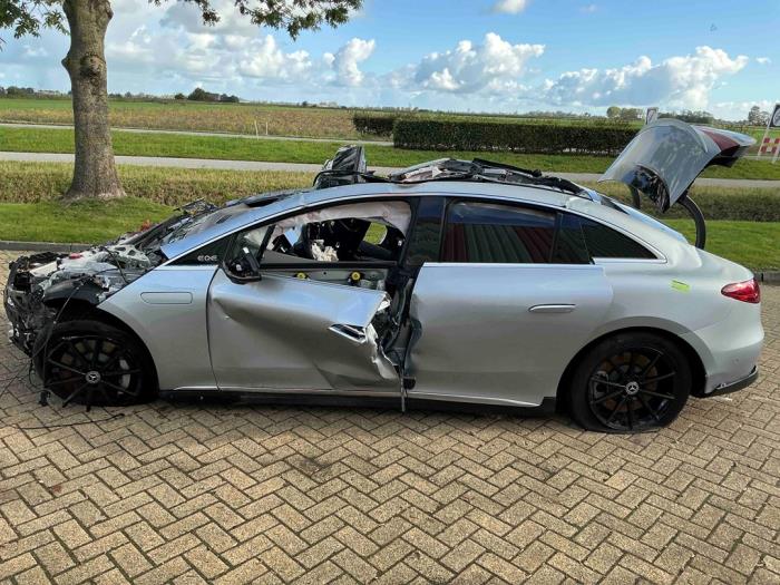 Mercedes EQE 300 89/90 kWh Sloopvoertuig (2023, Grijs)