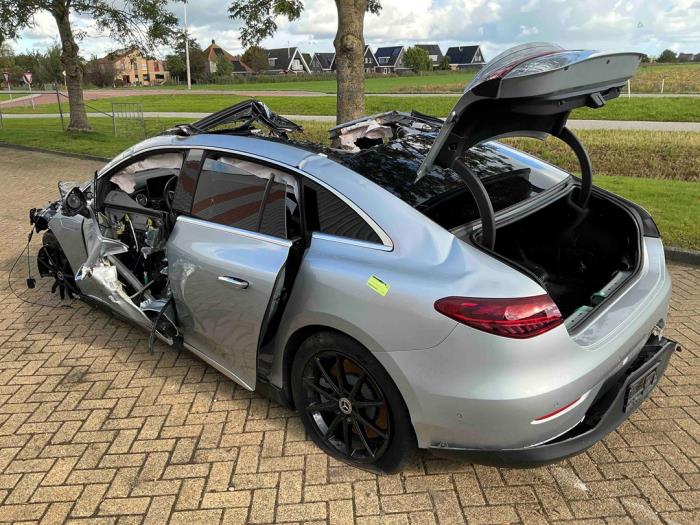 Mercedes EQE 300 89/90 kWh Sloopvoertuig (2023, Grijs)