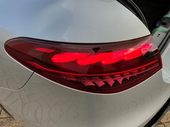 Mercedes EQE 300 89/90 kWh Sloopvoertuig (2023, Grijs)