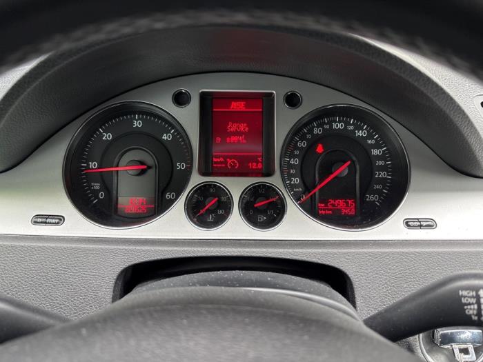 Volkswagen Passat 2.0 TDI 140 Samochód złomowany (2007, Szary)