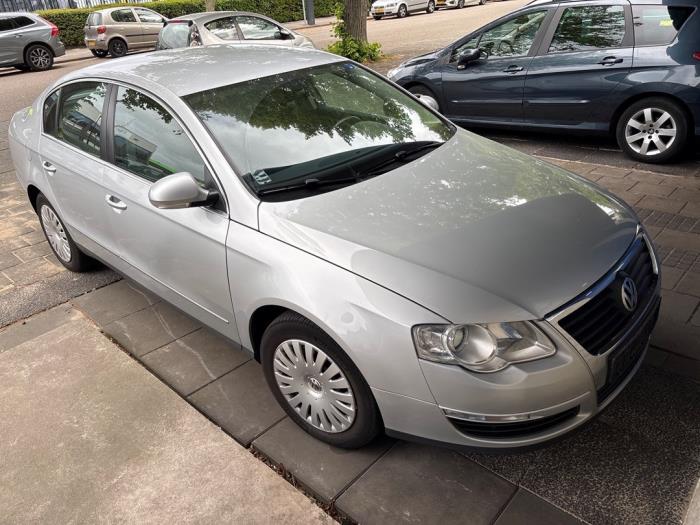 Volkswagen Passat 2.0 TDI 140 Samochód złomowany (2007, Szary)