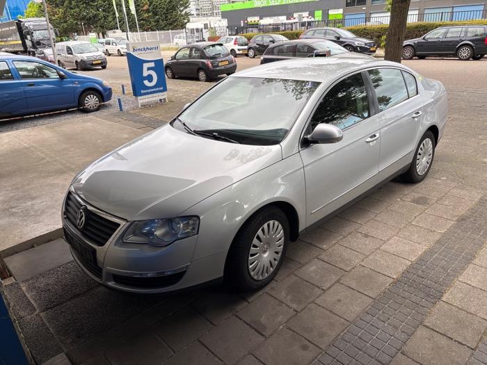 Volkswagen Passat 2.0 TDI 140 Samochód złomowany (2007, Szary)