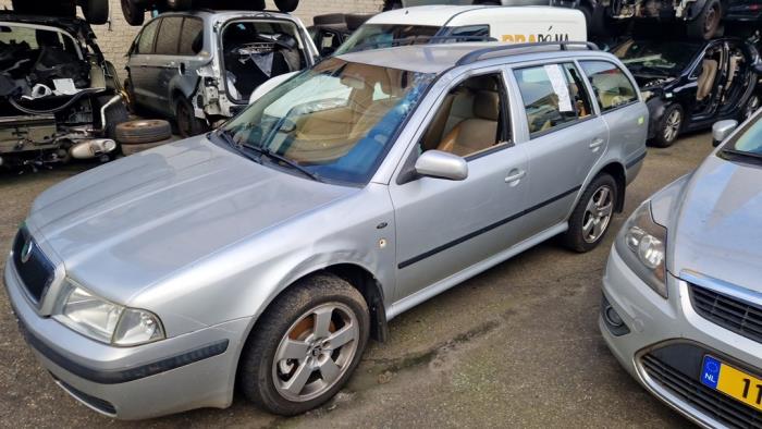 Skoda Octavia Samochód złomowany (2004, Szary)