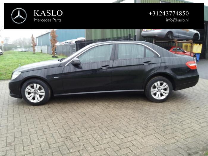 Mercedes E E-220 CDI 16V BlueEfficiency,BlueTEC Sloopvoertuig (2010, Metallic, Zwart)