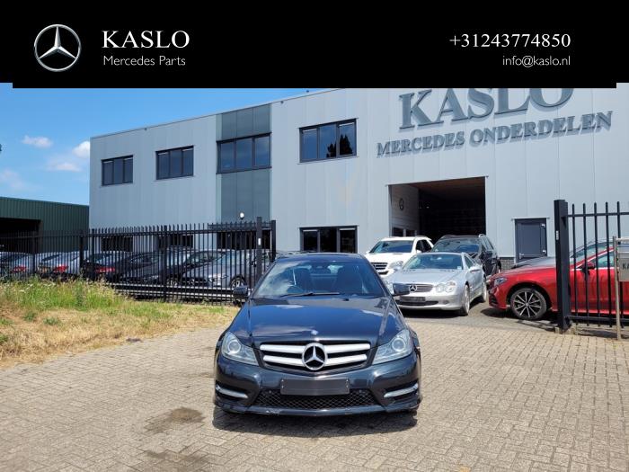 Mercedes C 1.8 C-180 CGI 16V BlueEfficiency Samochód złomowany (2011, Metalik, Czarny)