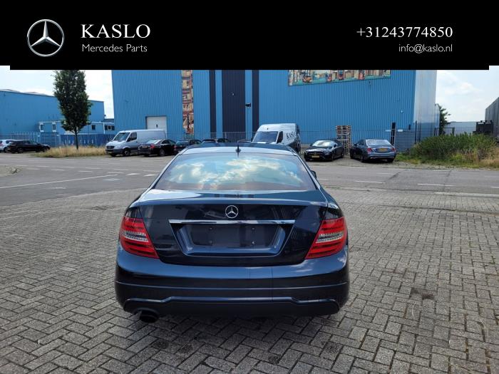 Mercedes C 1.8 C-180 CGI 16V BlueEfficiency Samochód złomowany (2011, Metalik, Czarny)