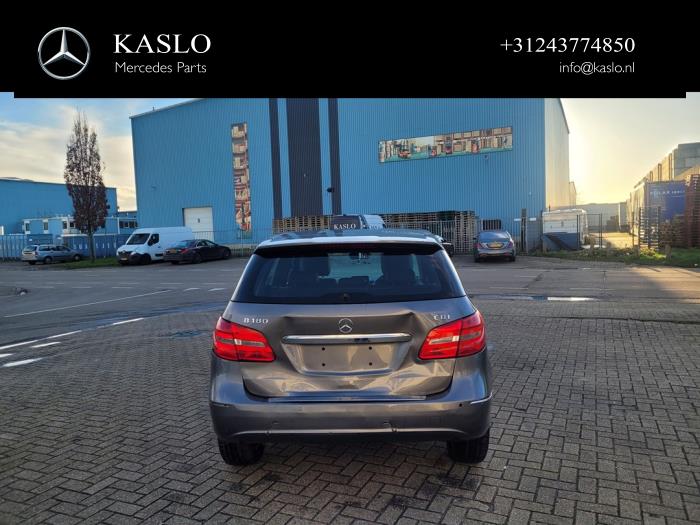 Mercedes B 1.8 B-180 CDI BlueEFFICIENCY 16V Skrotfordon (2013, METALLIC GRIJS)