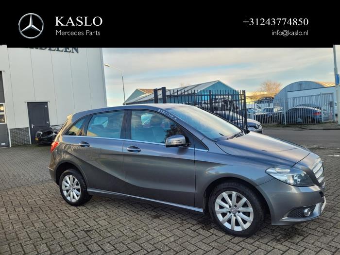 Mercedes B 1.8 B-180 CDI BlueEFFICIENCY 16V Skrotfordon (2013, METALLIC GRIJS)