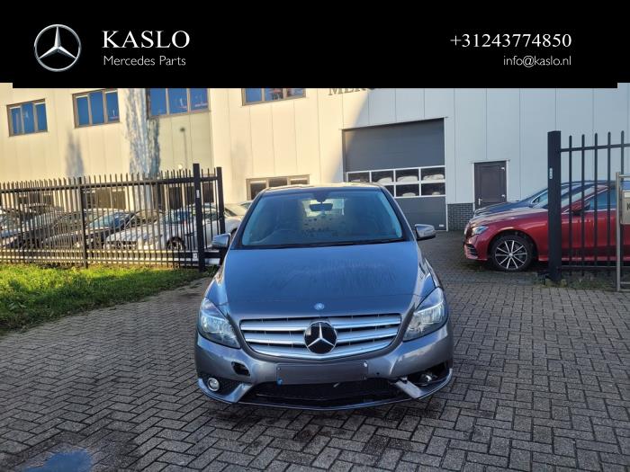Mercedes B 1.8 B-180 CDI BlueEFFICIENCY 16V Skrotfordon (2013, METALLIC GRIJS)