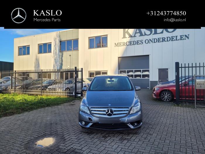 Mercedes B 1.8 B-180 CDI BlueEFFICIENCY 16V Skrotfordon (2013, METALLIC GRIJS)