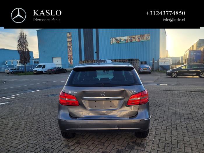 Mercedes B 1.8 B-180 CDI BlueEFFICIENCY 16V Skrotfordon (2013, METALLIC GRIJS)