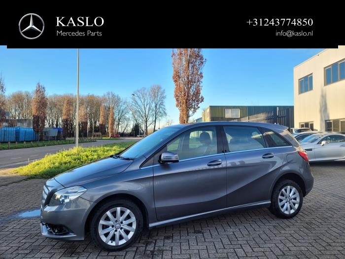 Mercedes B 1.8 B-180 CDI BlueEFFICIENCY 16V Skrotfordon (2013, METALLIC GRIJS)