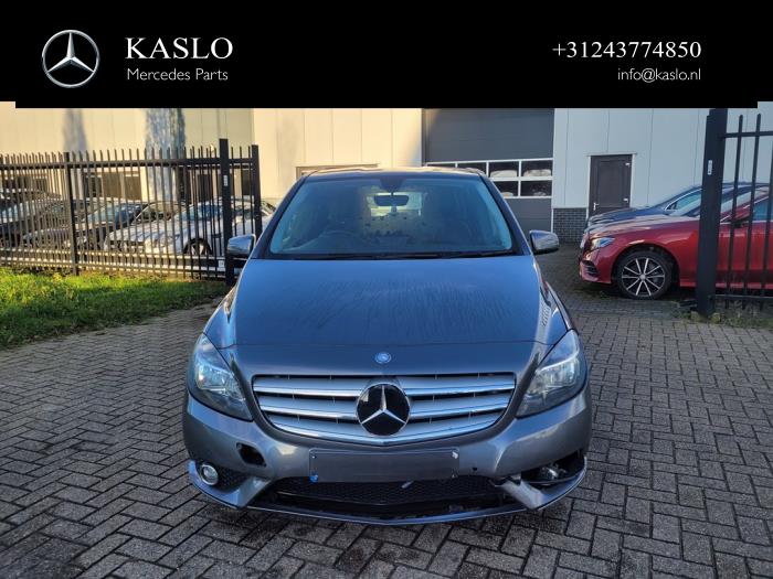 Mercedes B 1.8 B-180 CDI BlueEFFICIENCY 16V Skrotfordon (2013, METALLIC GRIJS)