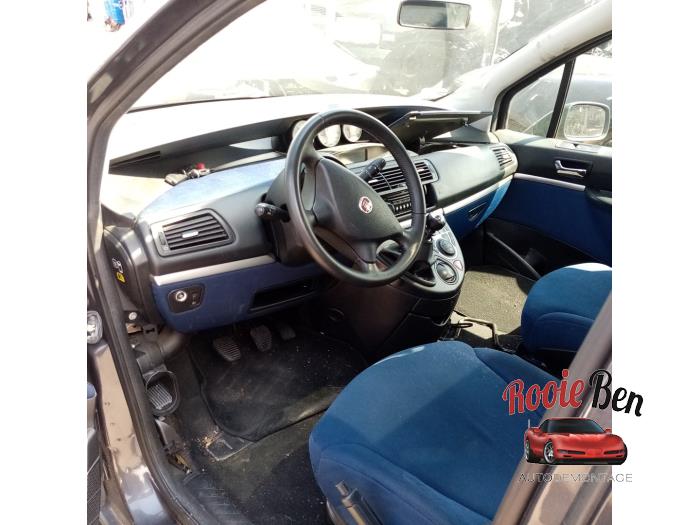 Fiat Ulysse 2.2 JTD 16V Samochód złomowany (2008, Szary)