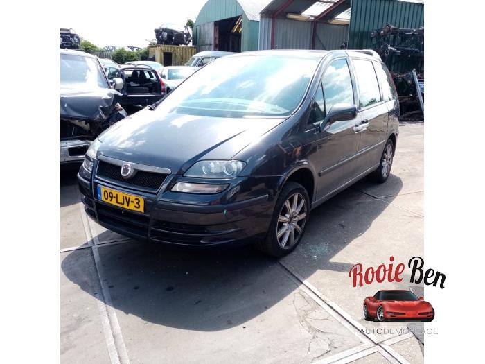 Fiat Ulysse 2.2 JTD 16V Samochód złomowany (2008, Szary)