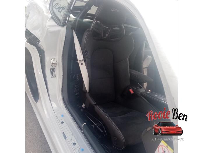 Porsche 718 Cayman 4.0 GT4 Skrotfordon (2020, GRIJS)