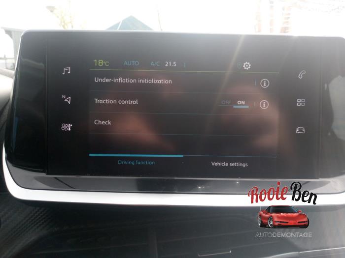 Peugeot 208 II e-208 50 kWh Skadat fordon (2022, GEEL)