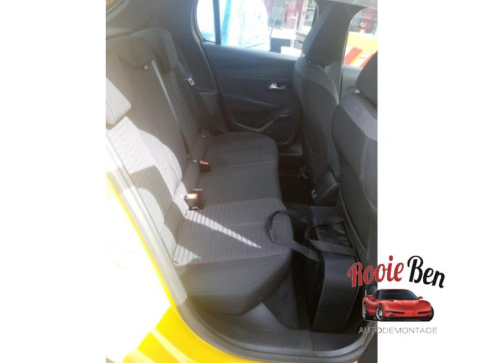 Peugeot 208 II e-208 50 kWh Skadat fordon (2022, GEEL)