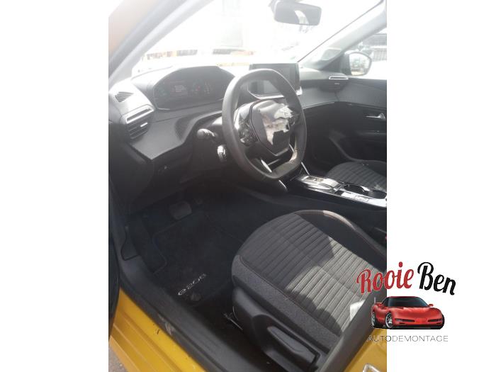 Peugeot 208 II e-208 50 kWh Skadat fordon (2022, GEEL)