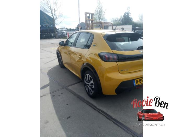 Peugeot 208 II e-208 50 kWh Skadat fordon (2022, GEEL)