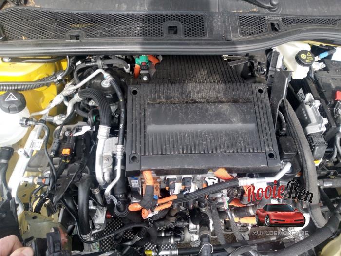 Peugeot 208 II e-208 50 kWh Skadat fordon (2022, GEEL)