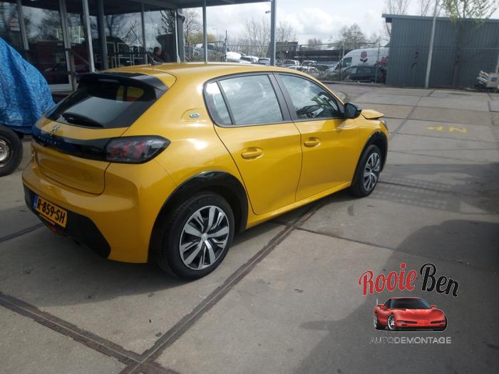 Peugeot 208 II e-208 50 kWh Skadat fordon (2022, GEEL)