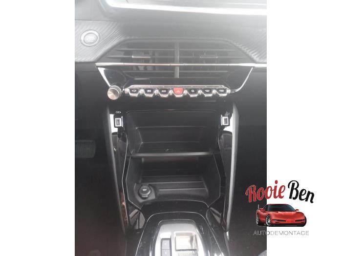 Peugeot 208 II e-208 50 kWh Skadat fordon (2022, GEEL)