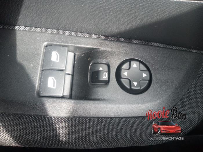 Peugeot 208 II e-208 50 kWh Skadat fordon (2022, GEEL)