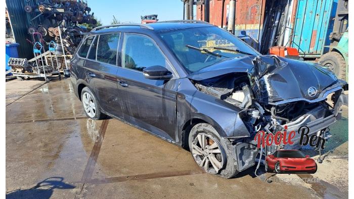 Skoda Fabia III Combi 1.0 TSI 12V Skrotfordon (2019, ZWART)