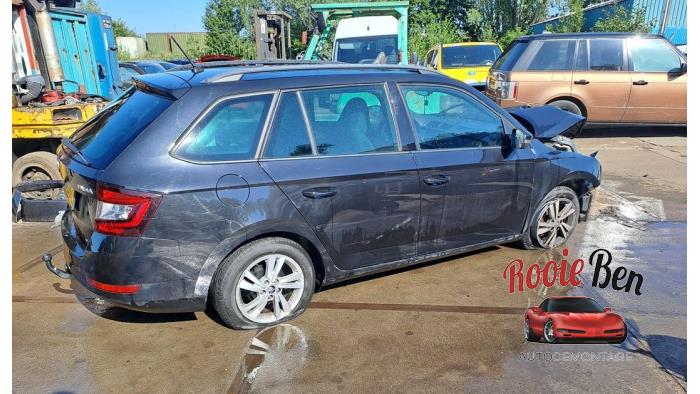 Skoda Fabia III Combi 1.0 TSI 12V Skrotfordon (2019, ZWART)