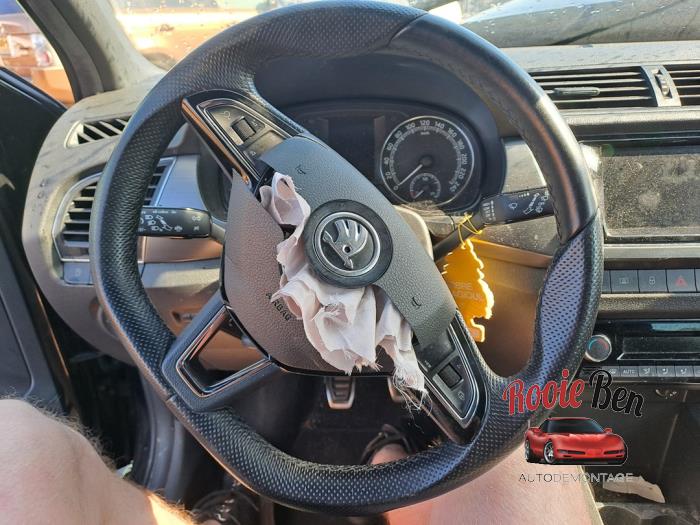 Skoda Fabia III Combi 1.0 TSI 12V Skrotfordon (2019, ZWART)