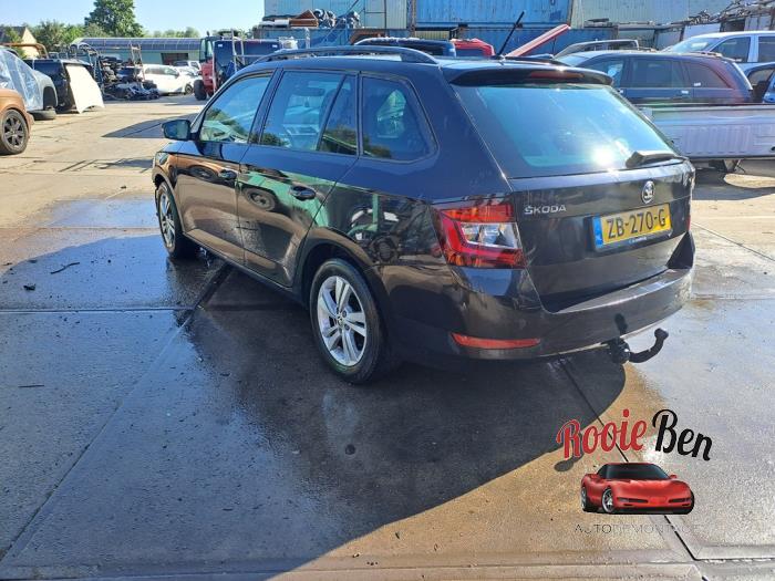 Skoda Fabia III Combi 1.0 TSI 12V Skrotfordon (2019, ZWART)