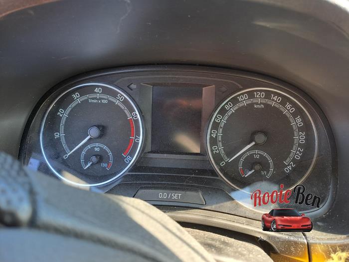 Skoda Fabia III Combi 1.0 TSI 12V Skrotfordon (2019, ZWART)