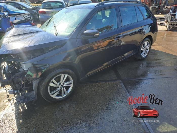 Skoda Fabia III Combi 1.0 TSI 12V Skrotfordon (2019, ZWART)