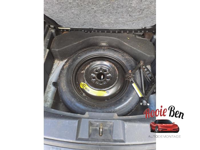 Jeep Compass I 2.4 16V 4x4 Skrotfordon (2008, GRIJS)